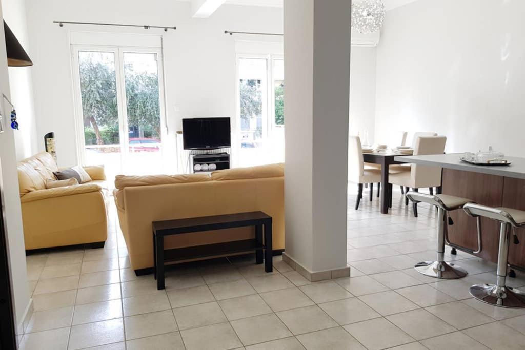 A Great Stay At A Comfortable Large Apartment Атина Екстериор снимка