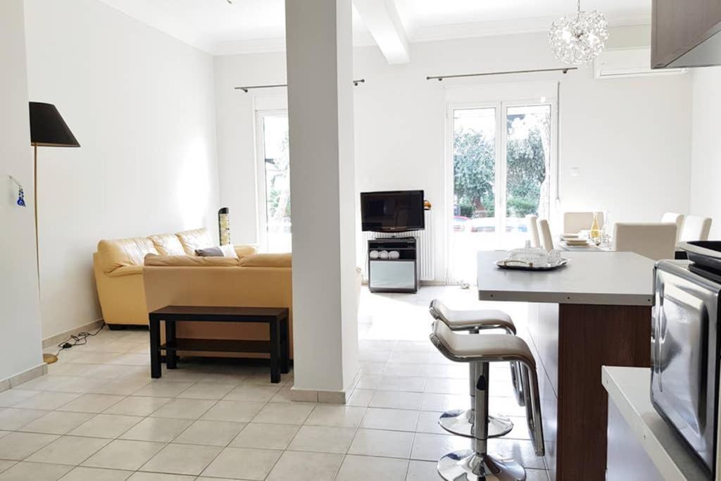 A Great Stay At A Comfortable Large Apartment Атина Екстериор снимка