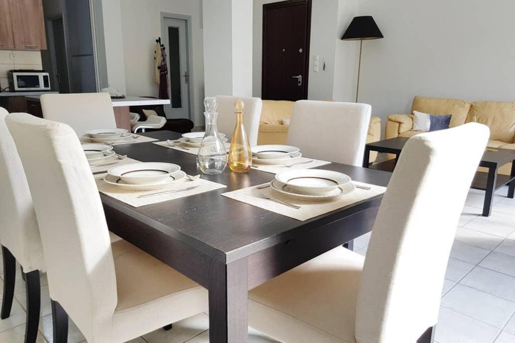 A Great Stay At A Comfortable Large Apartment Атина Екстериор снимка