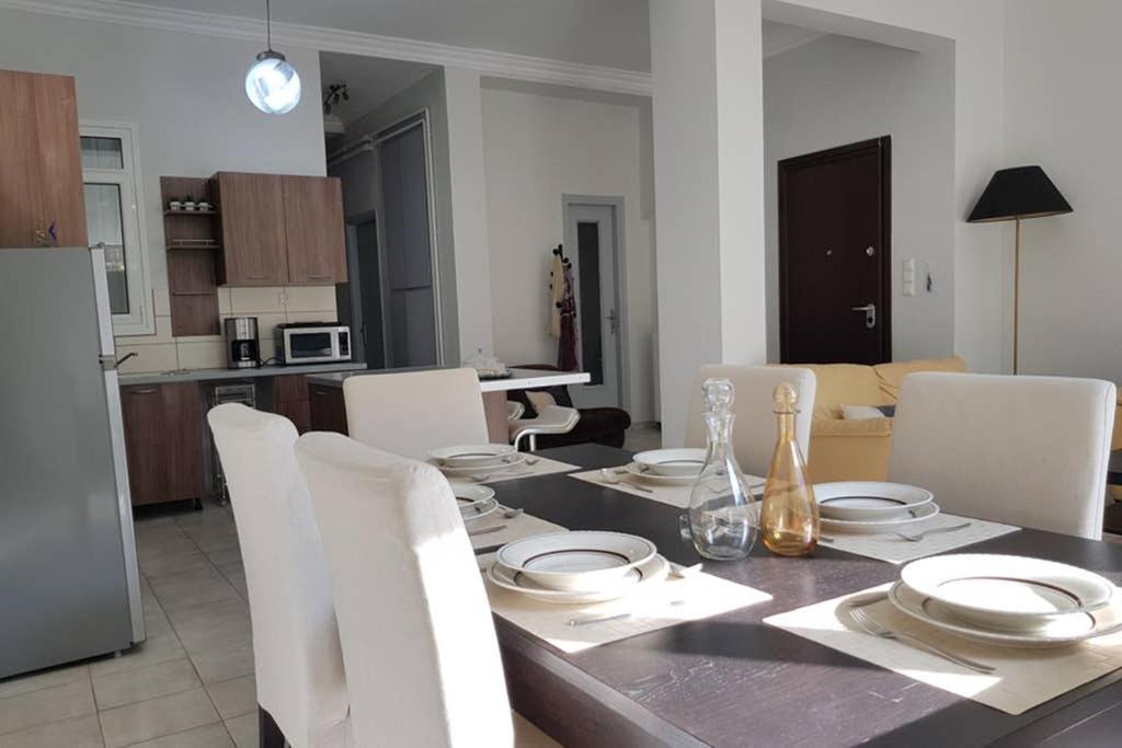 A Great Stay At A Comfortable Large Apartment Атина Екстериор снимка